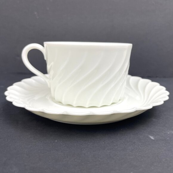 Set of 3 Haviland Limoges Cups & Saucers White Scalloped Swirl Porcelain France - Picture 3 of 12